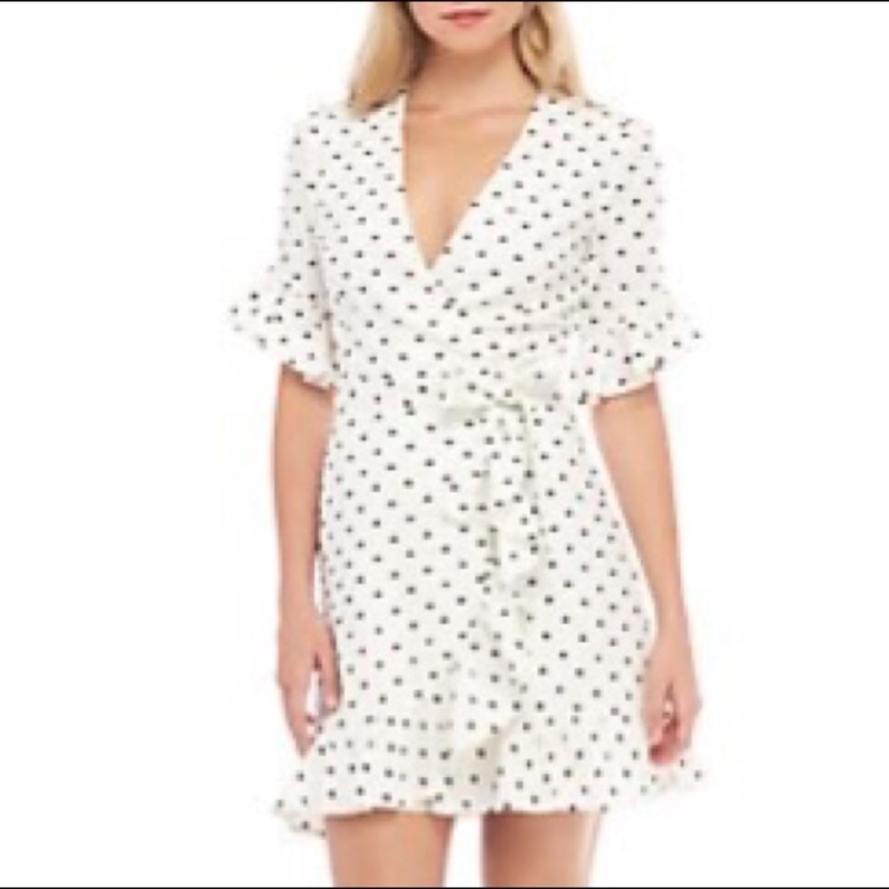 ✨ Wayf ruffle wrap dress sz XL